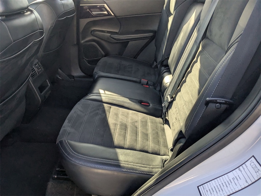 Thumbnail: 2024 Mitsubishi Outlander - 24