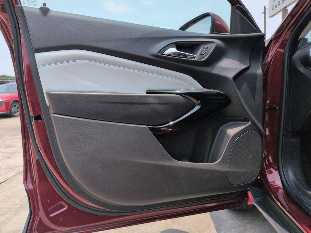 Thumbnail: 2025 Chevrolet Trax - 11