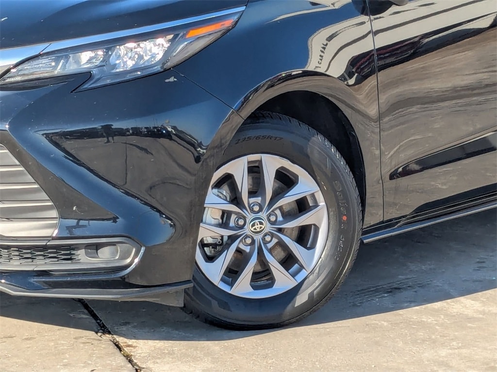 Thumbnail: 2025 Toyota Sienna - 31