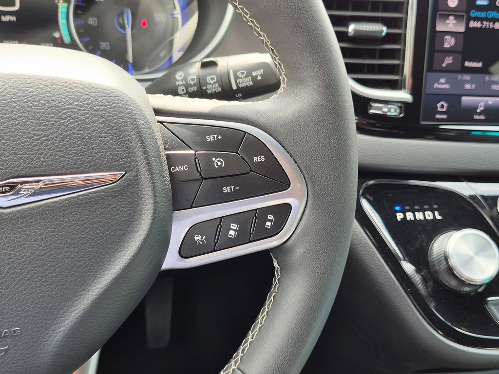 Thumbnail: 2025 Chrysler Pacifica - 16