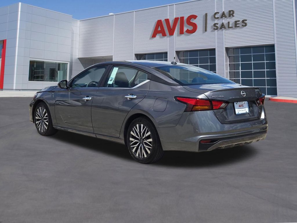 Thumbnail: 2025 Nissan Altima - 9