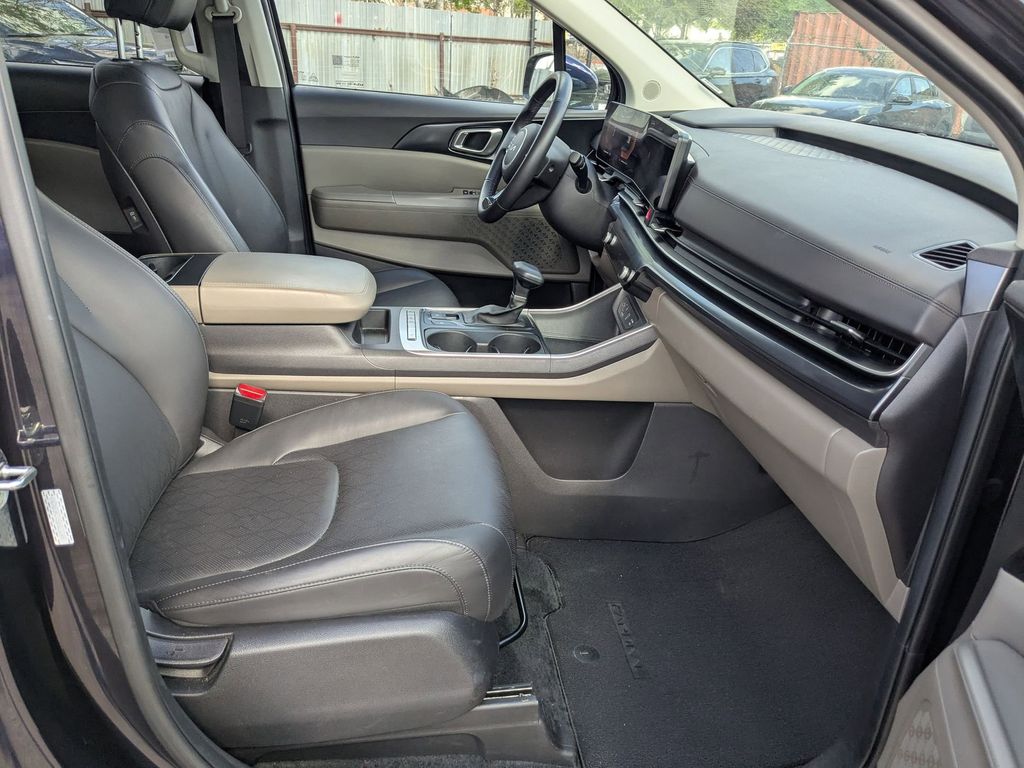 Thumbnail: 2025 Kia Carnival - 28