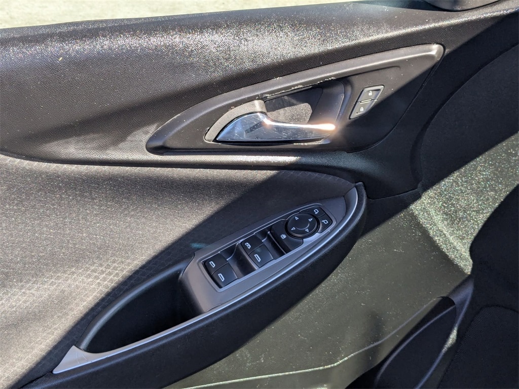 Thumbnail: 2023 Chevrolet Malibu - 10