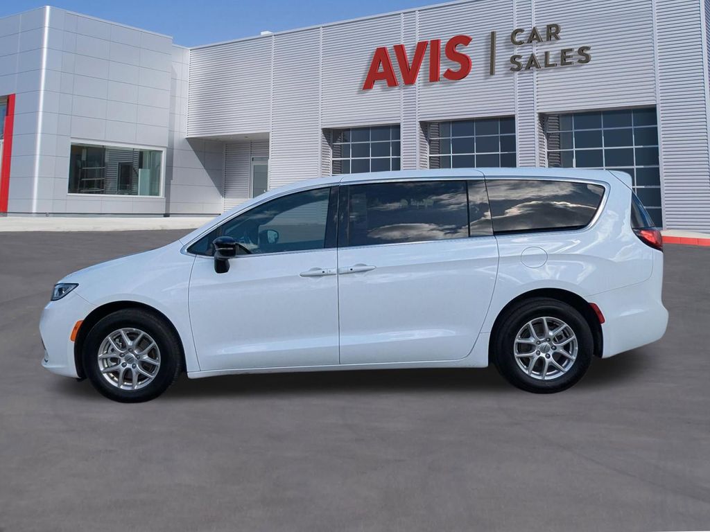 Thumbnail: 2025 Chrysler Pacifica - 6