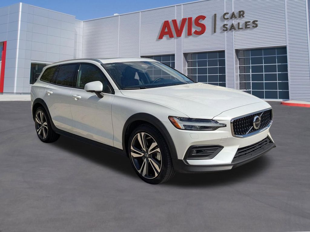 Thumbnail: 2025 Volvo S60 - 3