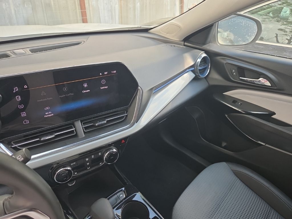 Thumbnail: 2025 Chevrolet Trax - 3