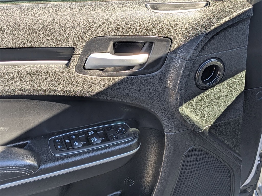 Thumbnail: 2023 Chrysler 300 - 13