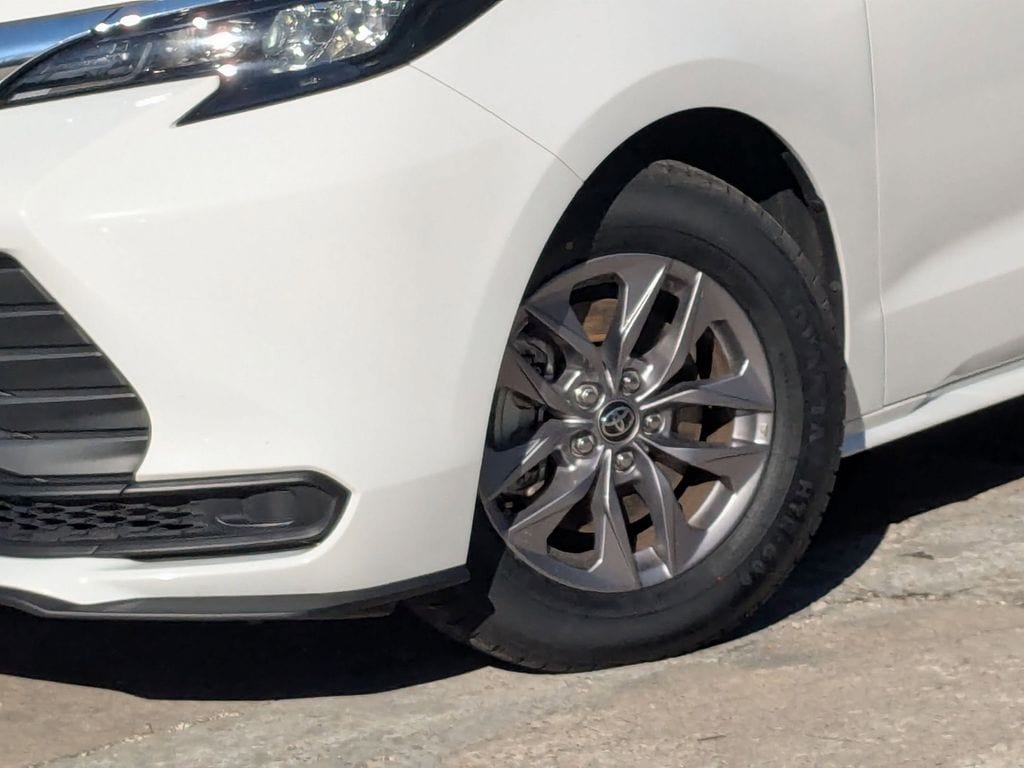 Thumbnail: 2025 Toyota Sienna - 31