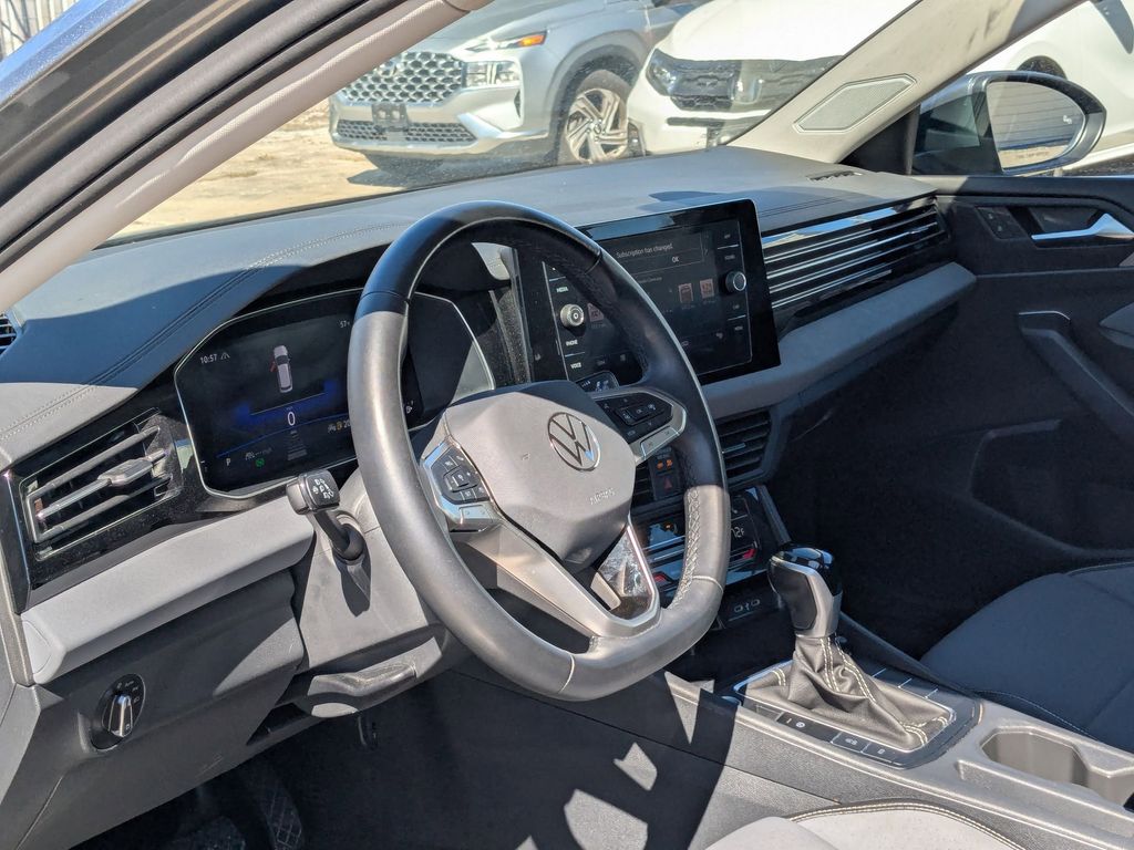 Thumbnail: 2025 Volkswagen Jetta - 14