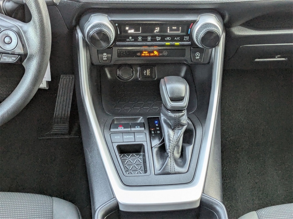 Thumbnail: 2025 Toyota RAV4 - 21