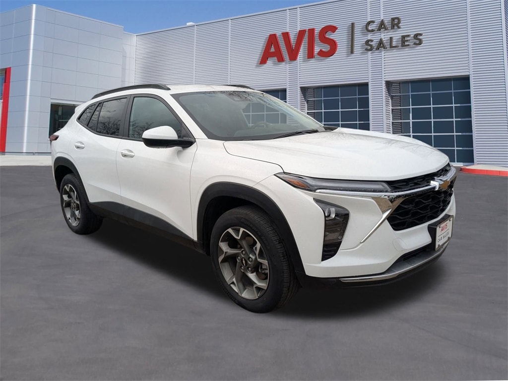 Thumbnail: 2025 Chevrolet Trax - 3