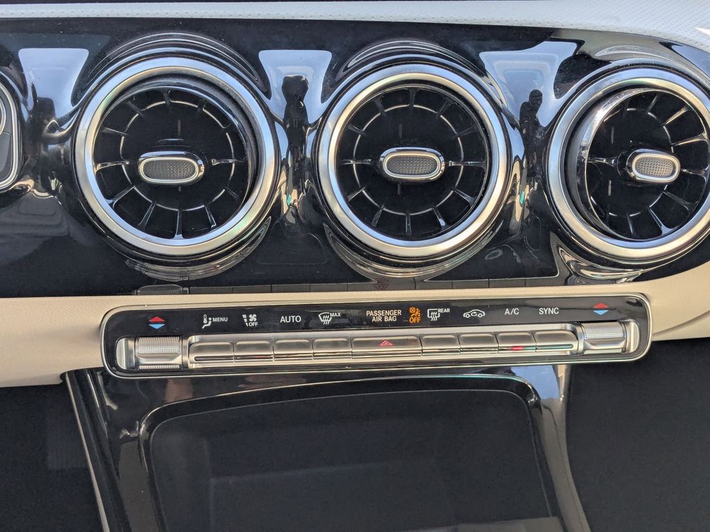 Thumbnail: 2025 Mercedes-Benz CLA - 21