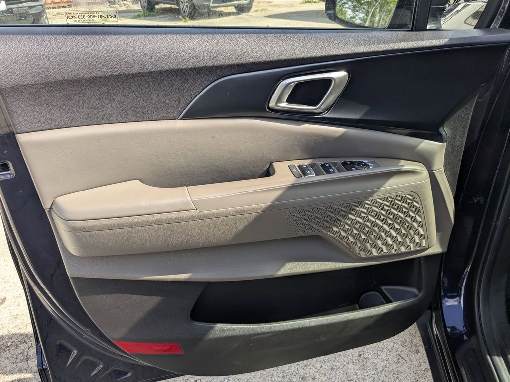 Thumbnail: 2025 Kia Carnival - 11