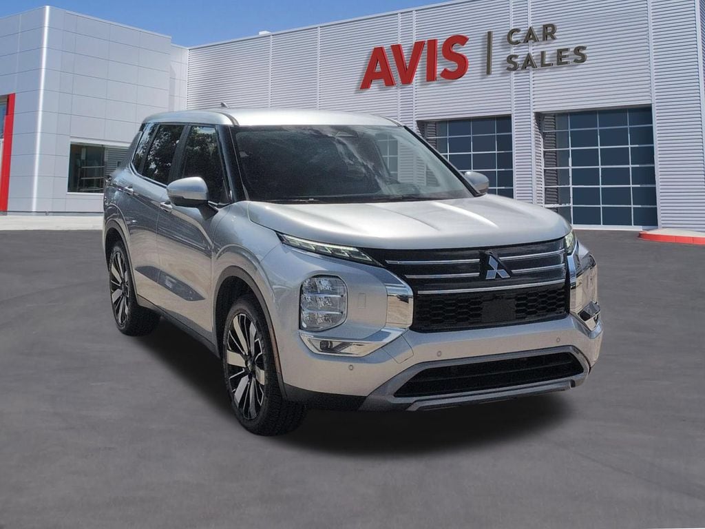 Thumbnail: 2025 Mitsubishi Outlander - 3