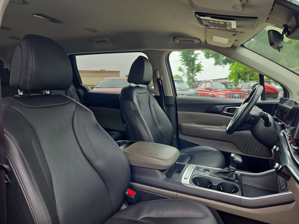 Thumbnail: 2025 Kia Carnival - 28