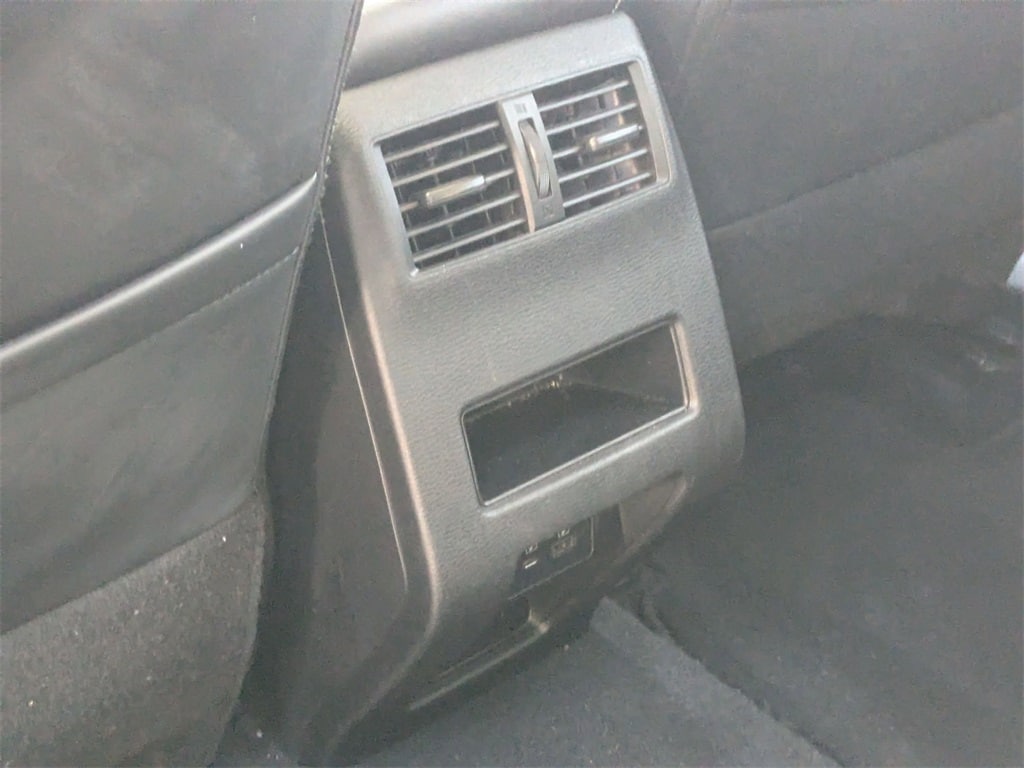 Thumbnail: 2024 Mitsubishi Outlander - 26