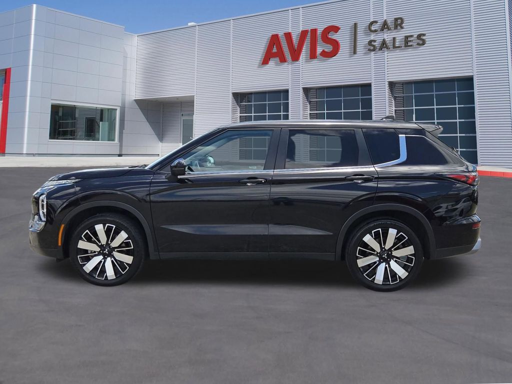 Thumbnail: 2025 Mitsubishi Outlander - 10