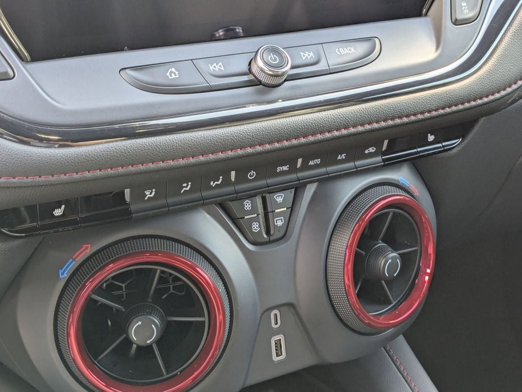 Thumbnail: 2025 Chevrolet Blazer - 21