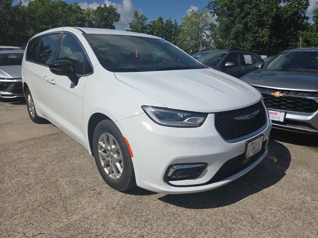 Thumbnail: 2025 Chrysler Pacifica - 6