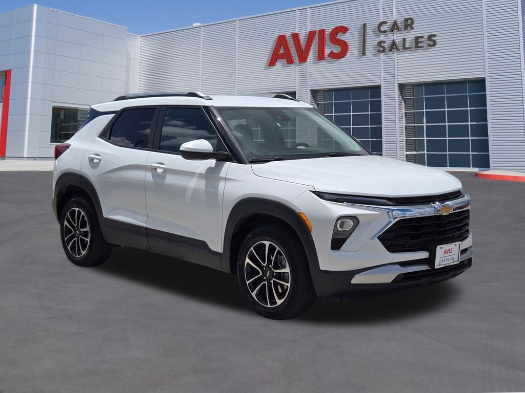 Thumbnail: 2025 Chevrolet TrailBlazer - 3