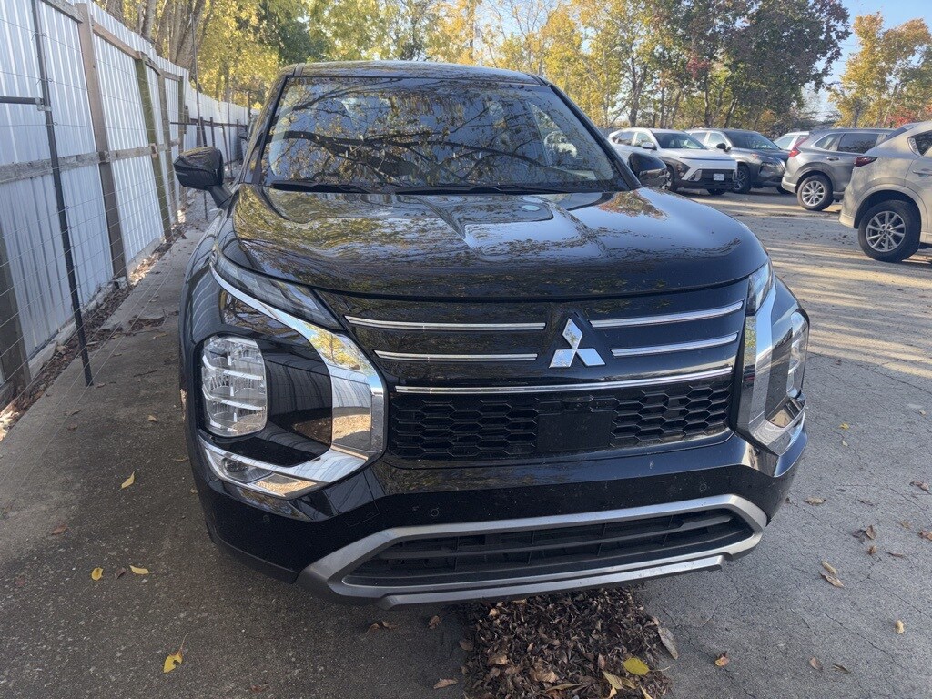 Certified 2025 Mitsubishi Outlander SE SUV