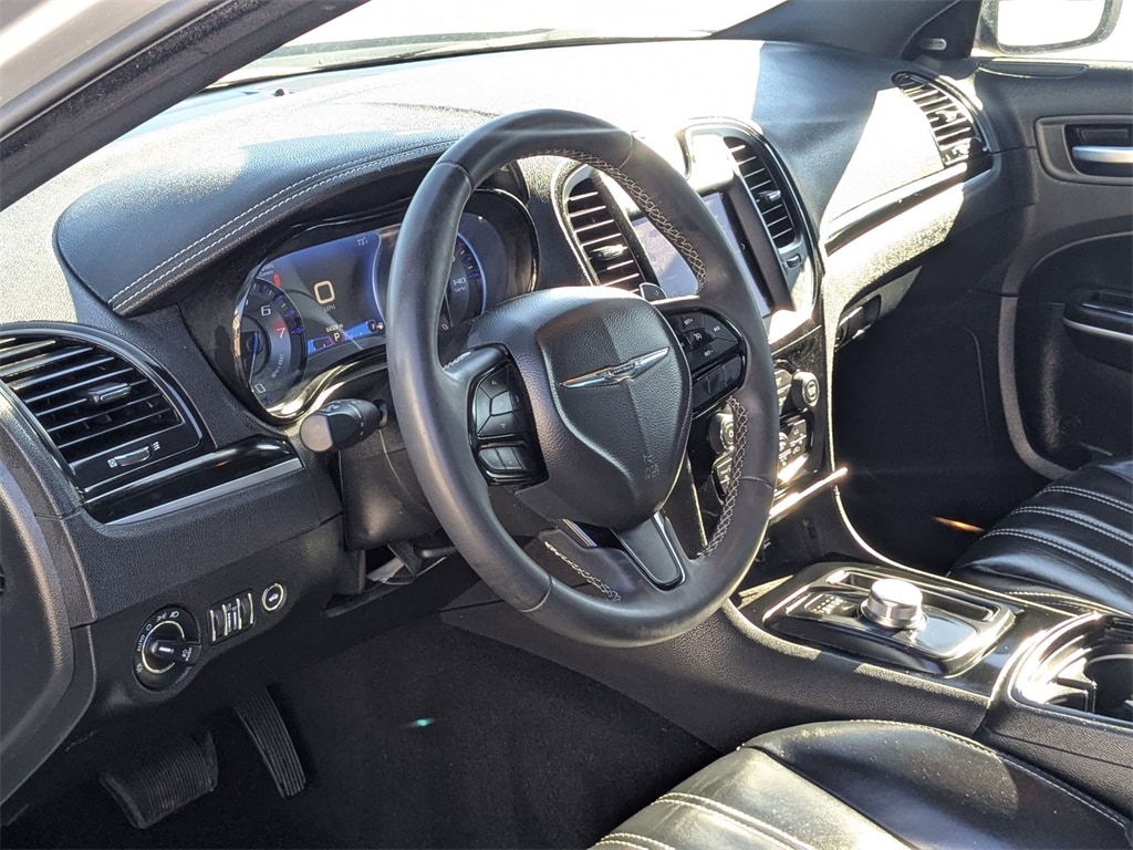 Thumbnail: 2023 Chrysler 300 - 14