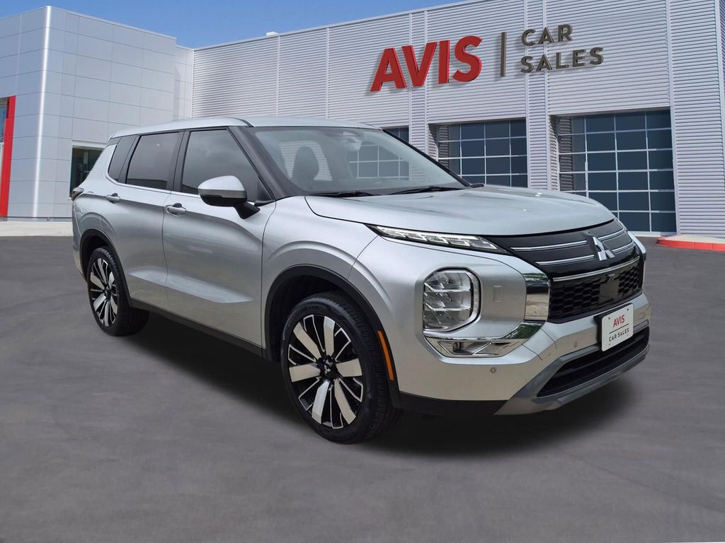 Thumbnail: 2025 Mitsubishi Outlander - 3