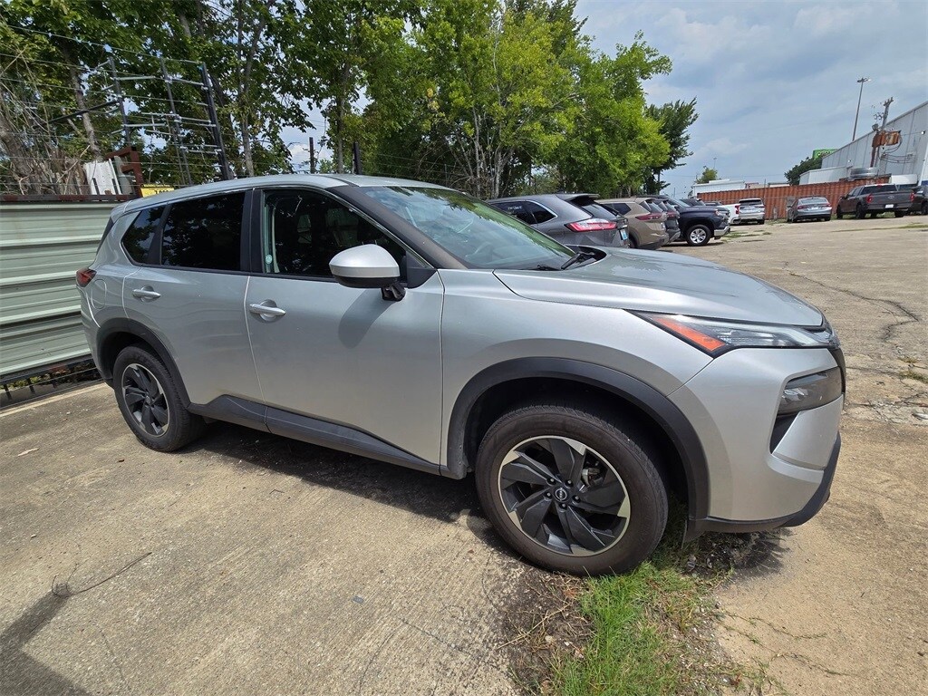 2024 Nissan Rogue SV photo 3