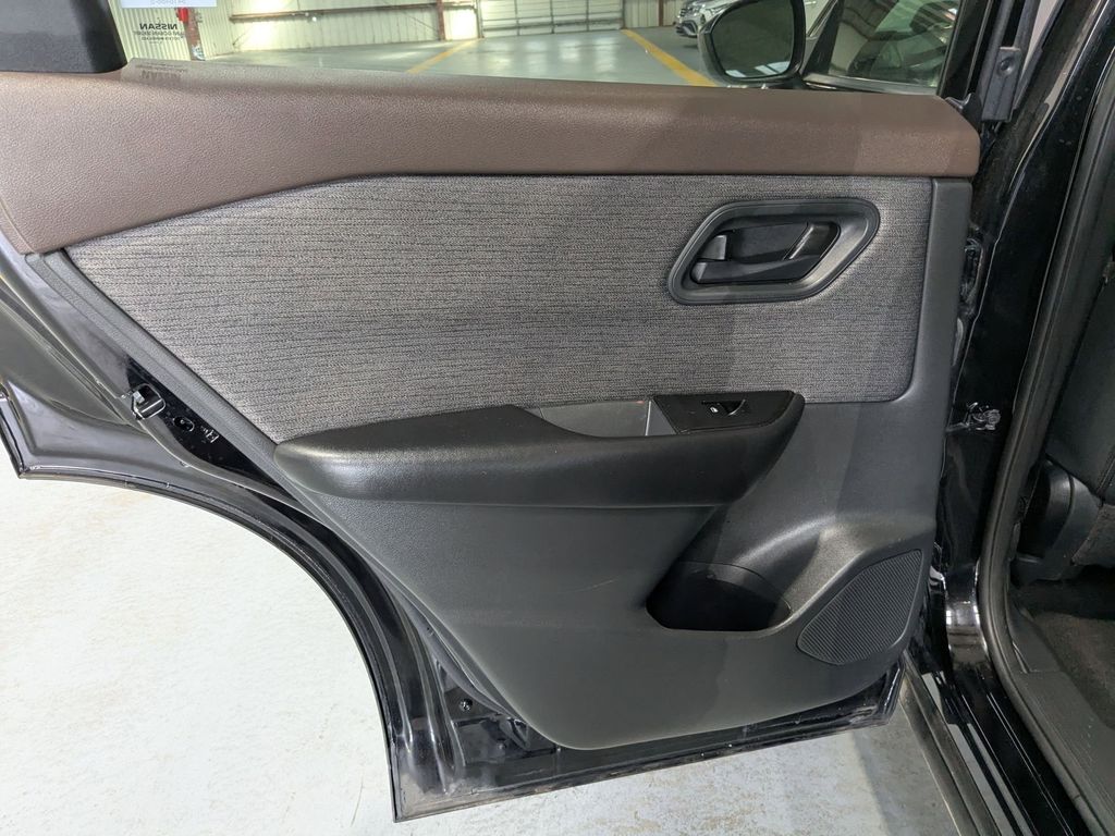 Thumbnail: 2023 Nissan Rogue - 24