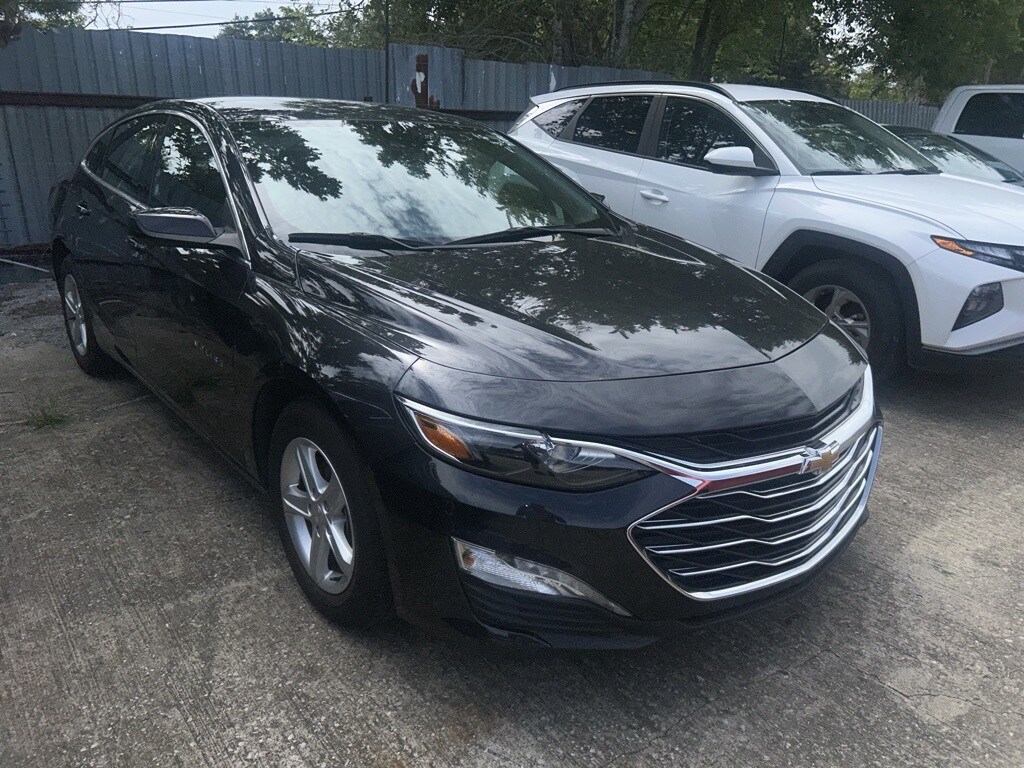 Thumbnail: 2023 Chevrolet Malibu - 3
