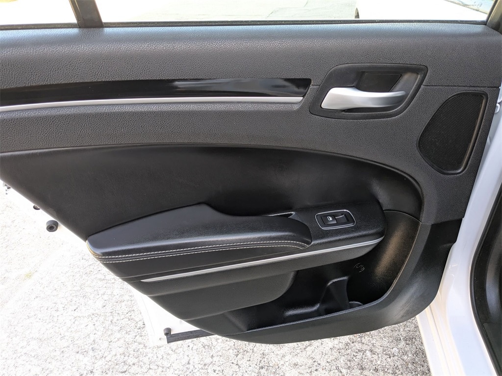 Thumbnail: 2023 Chrysler 300 - 27