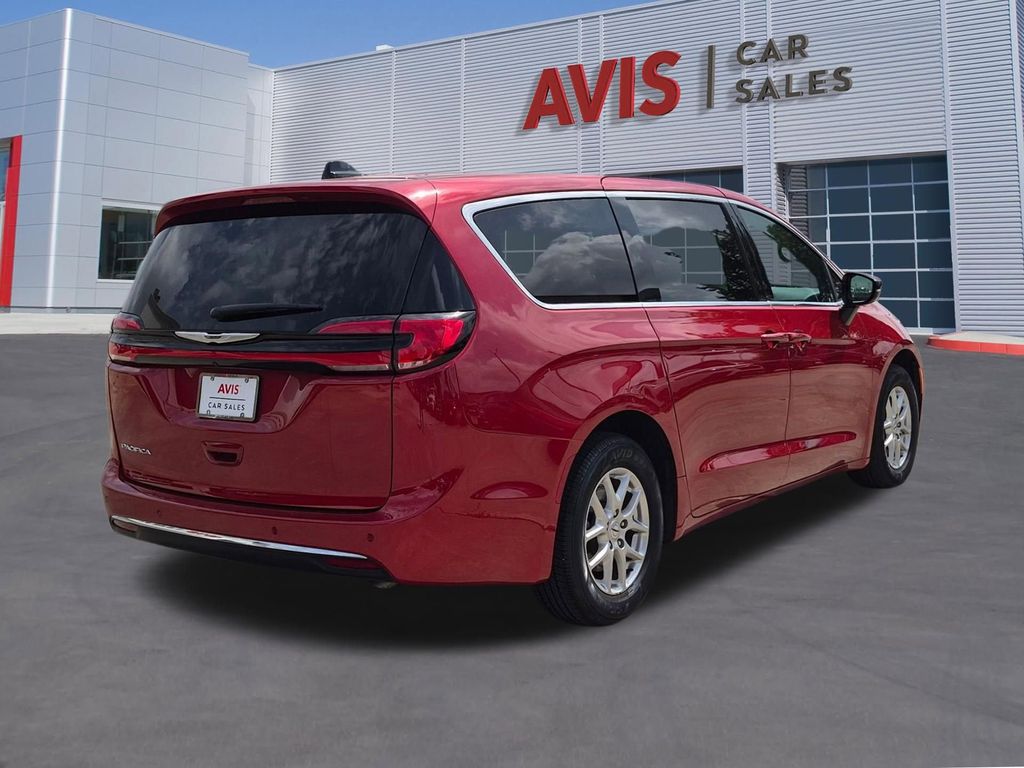 Thumbnail: 2025 Chrysler Pacifica - 6