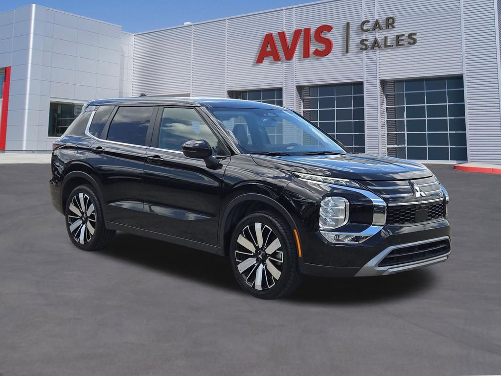 Thumbnail: 2025 Mitsubishi Outlander - 3