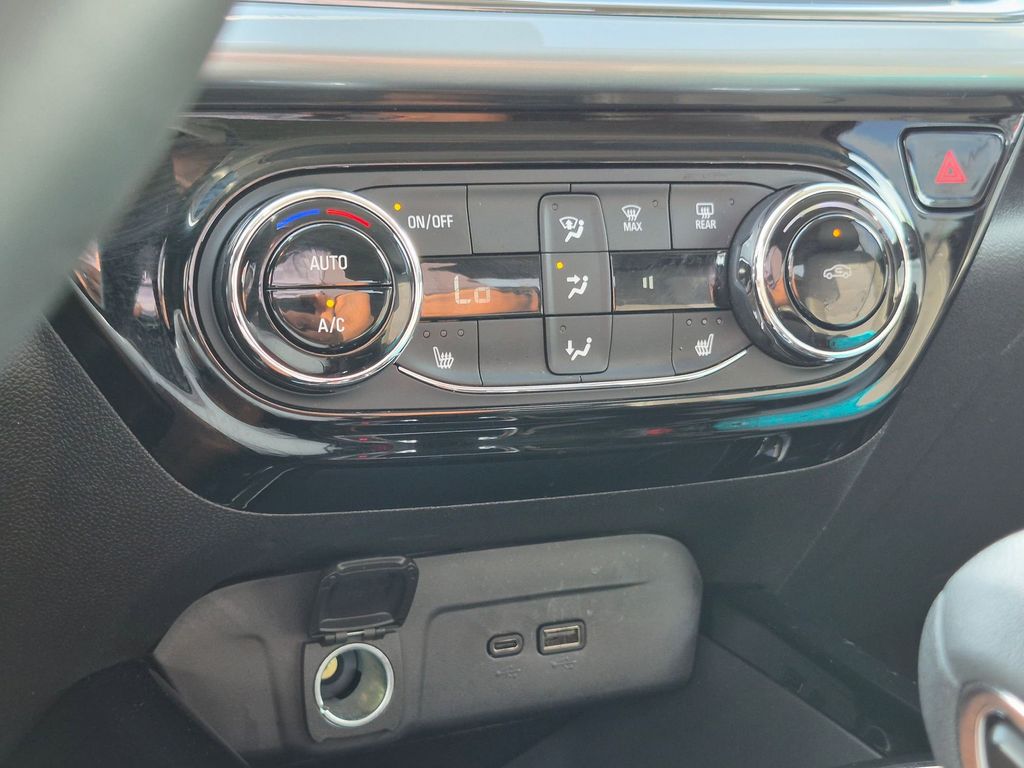 Thumbnail: 2025 Chevrolet Trax - 21