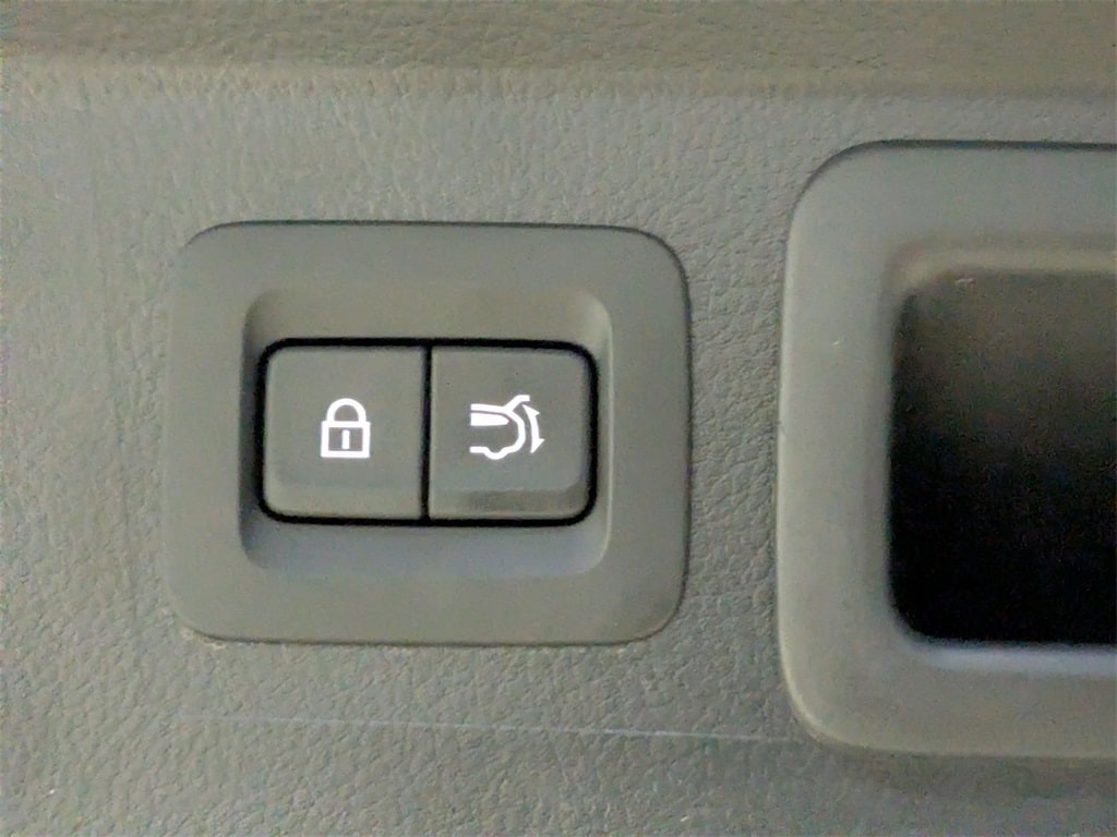 Thumbnail: 2025 Mazda CX-50 - 23