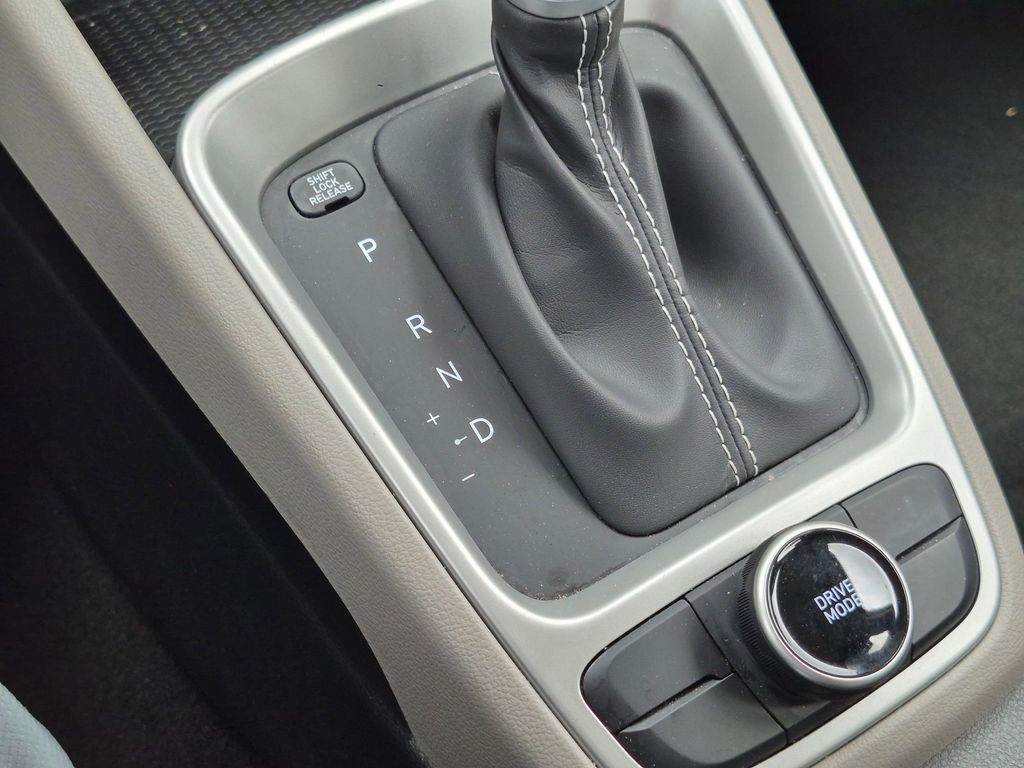 Thumbnail: 2025 Hyundai Venue - 19