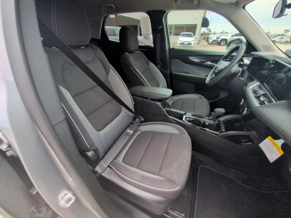 Thumbnail: 2025 Chevrolet TrailBlazer - 30