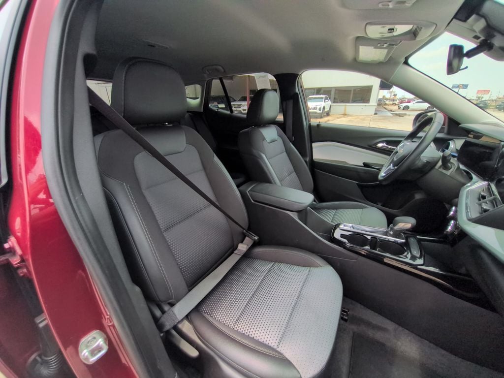Thumbnail: 2025 Chevrolet Trax - 30