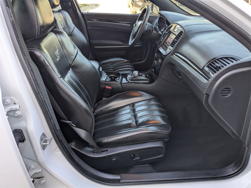 Thumbnail: 2023 Chrysler 300 - 35