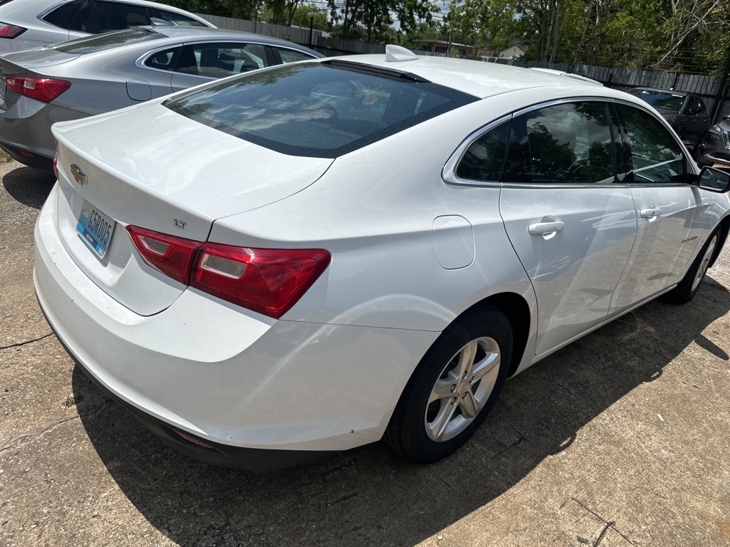 Thumbnail: 2023 Chevrolet Malibu - 4