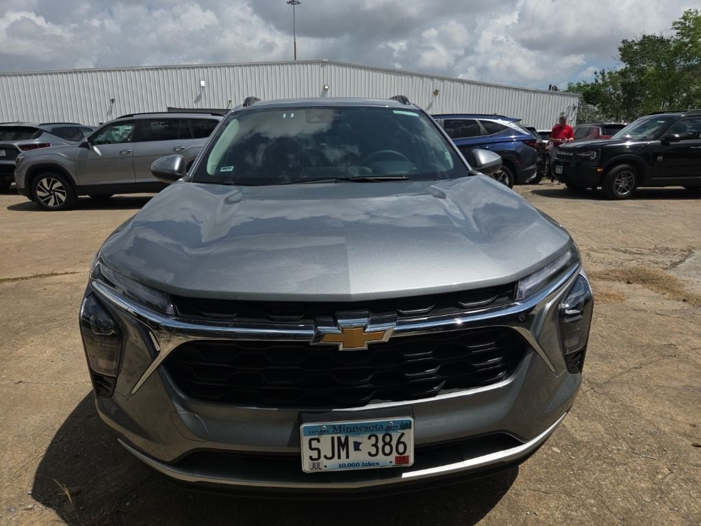 Thumbnail: 2025 Chevrolet Trax - 8