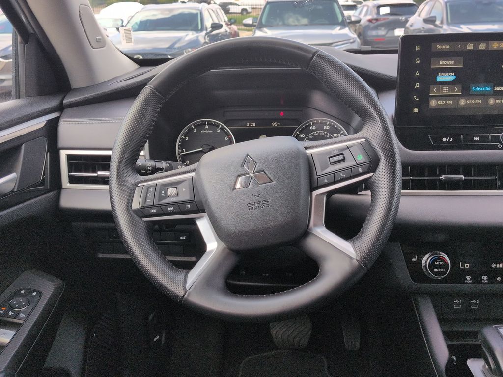 Thumbnail: 2025 Mitsubishi Outlander - 23