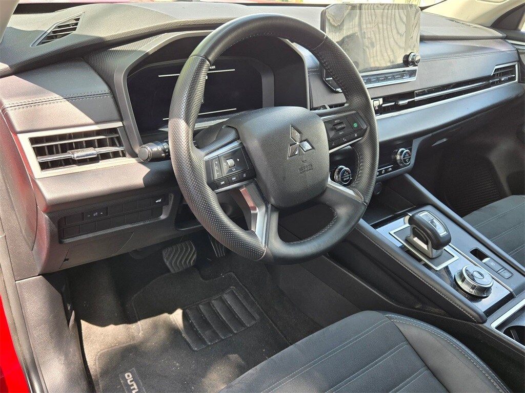 Thumbnail: 2024 Mitsubishi Outlander - 7