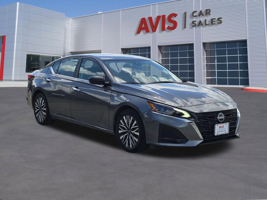 Thumbnail: 2025 Nissan Altima - 3