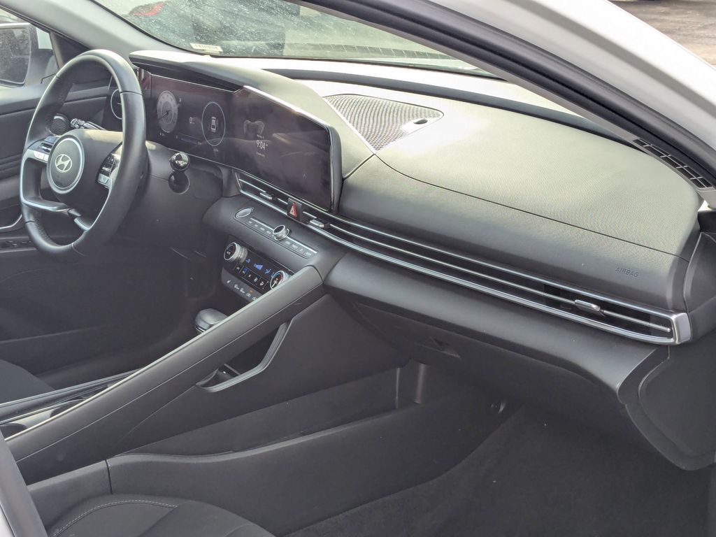 Thumbnail: 2025 Hyundai Elantra - 30