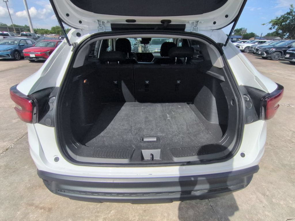 Thumbnail: 2025 Chevrolet Trax - 28