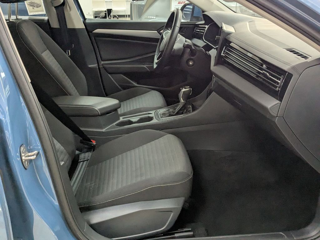 Thumbnail: 2025 Volkswagen Jetta - 28