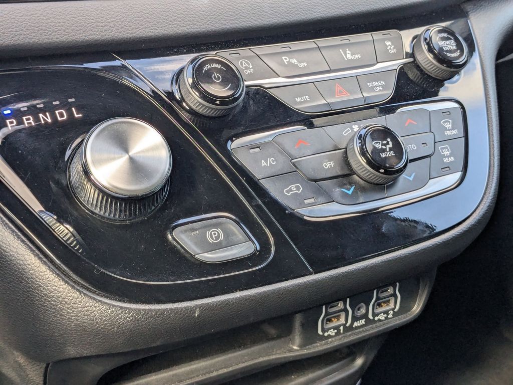 Thumbnail: 2025 Chrysler Pacifica - 16