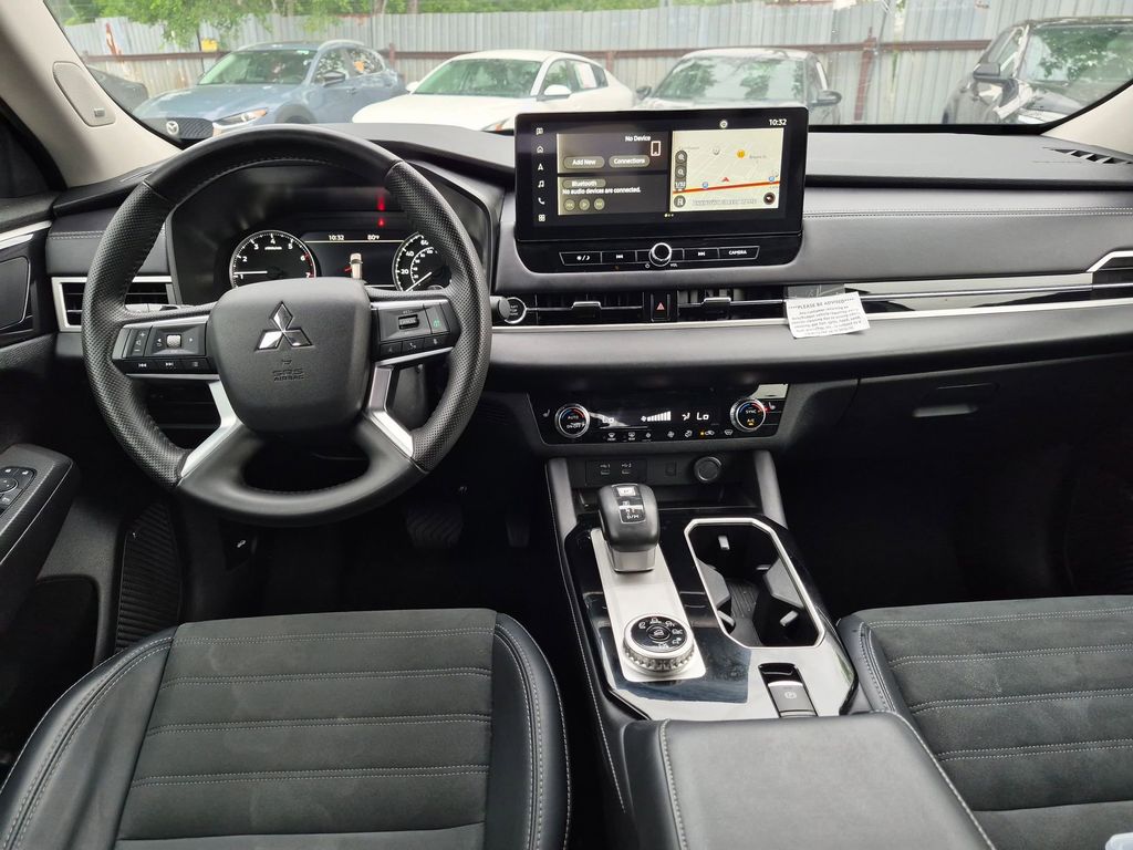 Thumbnail: 2025 Mitsubishi Outlander - 24
