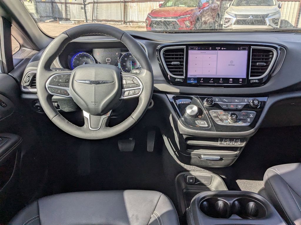 Thumbnail: 2025 Chrysler Pacifica - 20